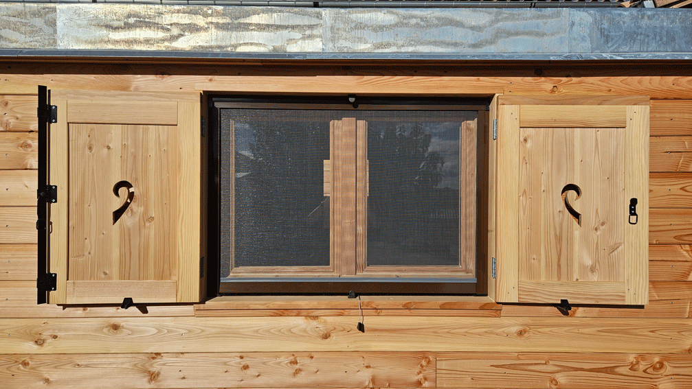 fenetre-roulotte-et-moustiquaire