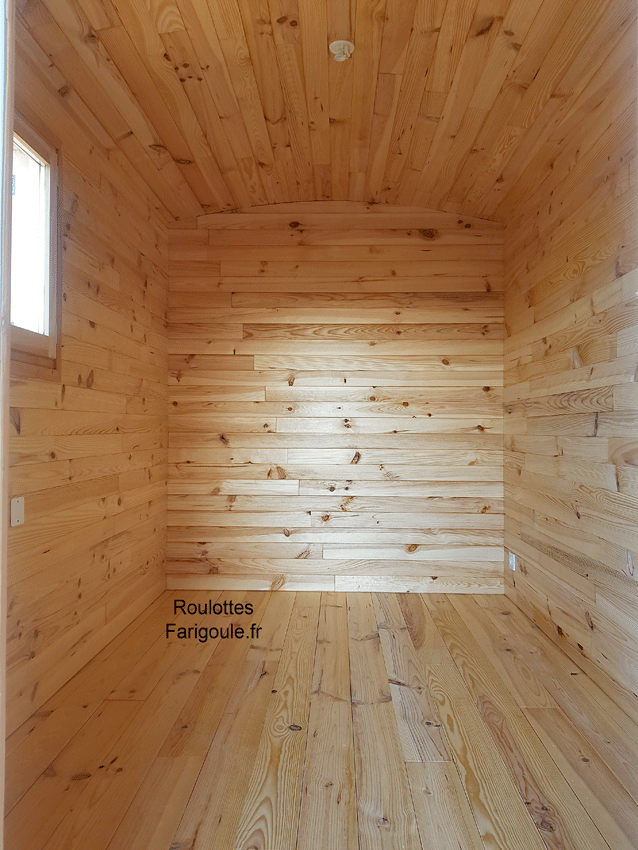 interieur-roulotte-trottinette